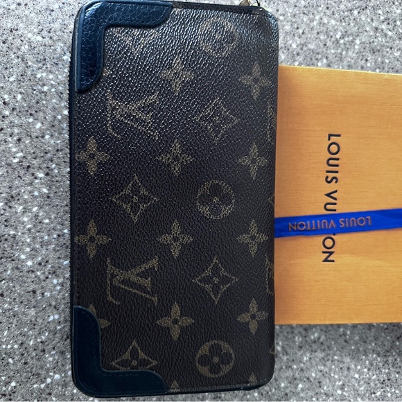 Louis Vuitton wallet - Picture 3 of 13